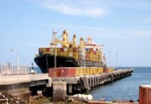 Bolivia importará 50 millones de litros de diésel por el puerto peruano de Ilo desde octubre