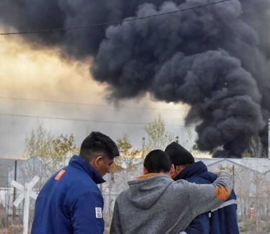 Tres muertos en el incendio de una refinería en el sur de Argentina