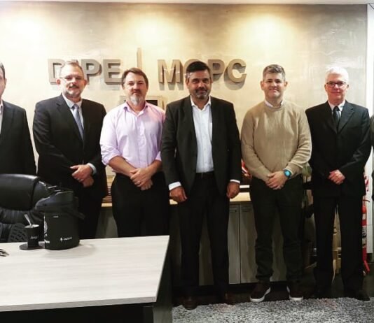 Directivos de Hidrovias Do Brasil mantienen reunión con representantes del MOPC preocupados por el avance del dragado