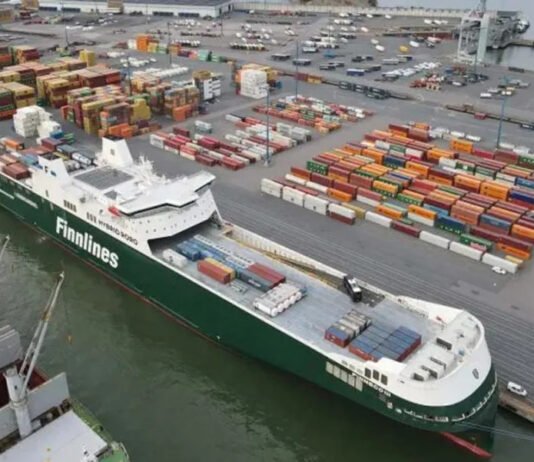 La naviera Finnlines bota su tercer buque híbrido