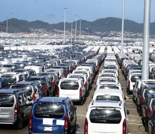 Stellantis obtuvo récord de producción de vehículos y sufre una gran congestión en España por colapso marítimo