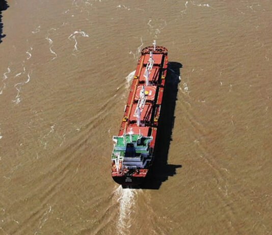 Sin dólares para repuestos y seguros, decenas de barcos abandonan la bandera argentina