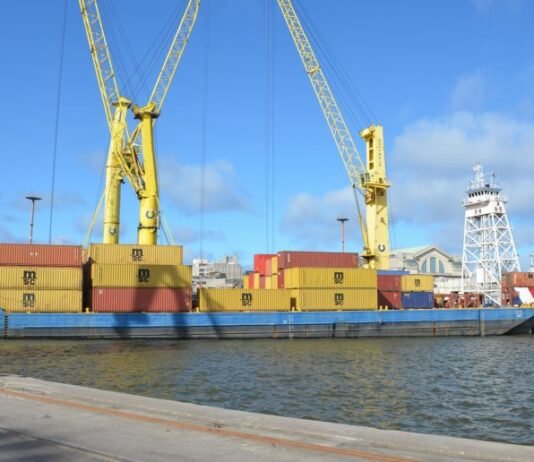 Montevideo exonerará tarifa de fondeo a la flota paraguaya