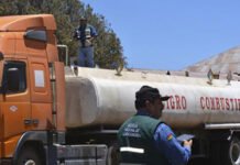 100 a 150 camiones por día llevan a Bolivia combustible