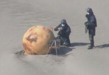 Alerta en Japón por una esfera metálica encontrada en la costa de Shizuoka