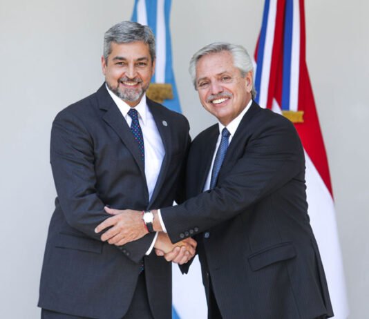 Los peajeros de la hidrovia ya emiten facturas a navieras Paraguayas sin prestar ningún servicio