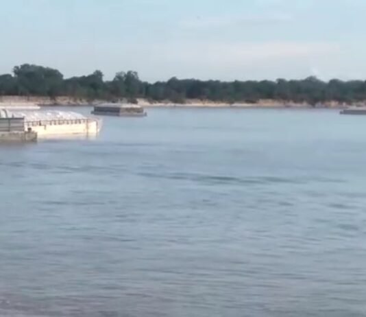 Convoy del HÉRKULES III sufre varadura en «Vuelta Queso» y 20 barcazas navegaron a la deriva