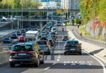 Noruega quiere que los noruegos dejen su coche eléctrico en casa y usen de forma gratuita los autobuses