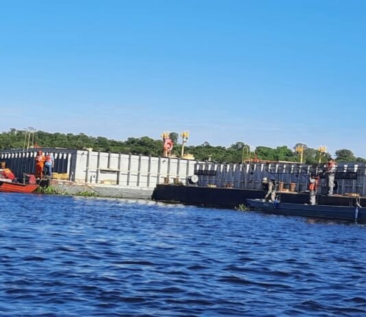 Intensa búsqueda de operario fluvial desaparecido en aguas del Canal Tamengo tras colisión de lancha con barcaza