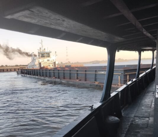 Barcazas colisionaron contra el Yate Presidencial, buques de la armada y Dique Flotante del Arsenal de Marina