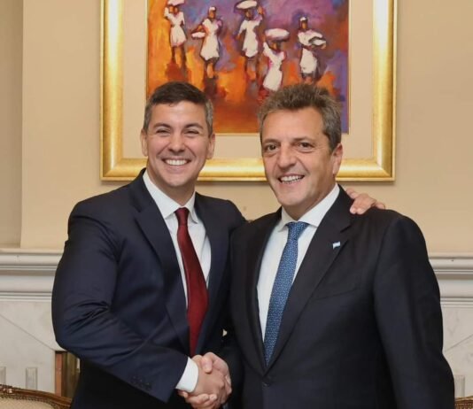 Argentina se compromete a suspender peaje en la Hidrovía