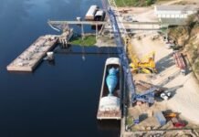 Bolivia: Arriba a Puerto Jennefer reactor del Complejo Siderúrgico del Mutún