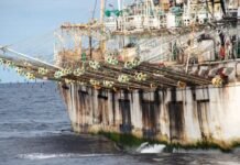 La muerte de un pescador indonesio dejó al descubierto los abusos y maltratos de la flota china que depreda los océanos