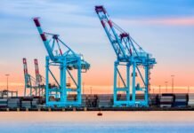 APM Terminals Comisiona Gigantes Grúas Nuevas de Contenedores en el Puerto de Nueva York y Nueva Jersey