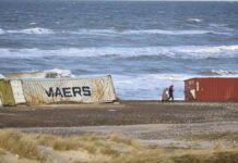 La caída al mar de 46 contenedores genera preocupación por el medio ambiente