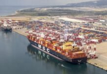 Este nuevo dispositivo usa las oscilaciones de los cargueros para generar energía: es tan ingenioso como prometedor