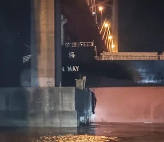 Comenzó el operativo de remolque del barco siniestrado en el Complejo Zarate-Brazo Largo