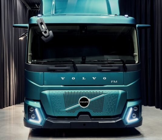 Este camión de Volvo no es uno cualquiera: es el primero creado para ser exclusivamente eléctrico