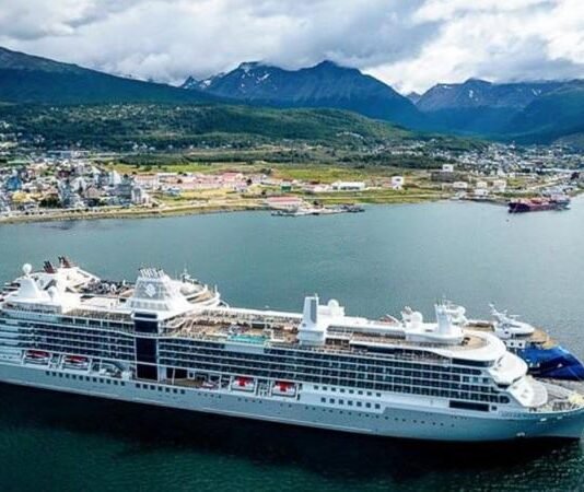 El Puerto de Ushuaia recibió el primer barco propulsado por gas natural licuado