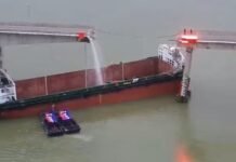 Al menos cinco muertos tras el choque de un buque contra un puente en China