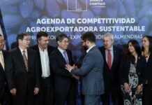 Presidente de Chile encabeza firma de protocolo aduanero con China y promete despegue económico