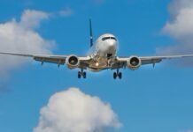 El intento de suicidio de un pasajero en el baño del vuelo provoca un aterrizaje de emergencia en un aeropuerto del Reino Unido