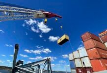 Avanza retiro de contenedores en el puente Key de Baltimore