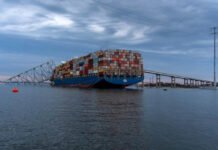 Abren canal temporal para buques comerciales tras colapso del puente de Baltimore