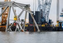 Los esfuerzos para limpiar las ruinas de Key Bridge apenas avanzan centímetros mientras los funcionarios piden más ayuda