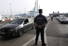 Retienen a un petrolero de Liberia en el puerto de Ceuta tras verter «miles de litros» de fuel