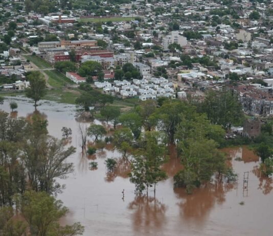 Inundaciones en el Litoral: baja el nivel del agua en Corrientes, pero en Concordia sigue la alerta