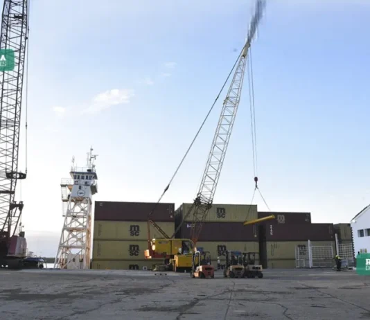 Arribó un buque con 200 contenedores y se inicia la reactivación del puerto de Corrientes