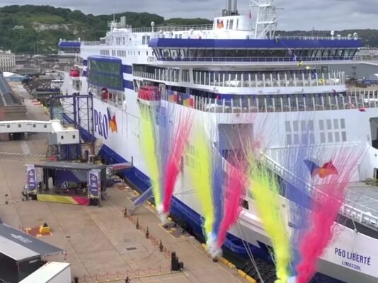 P&O Ferries bautiza nuevo barco híbrido P&O Liberté