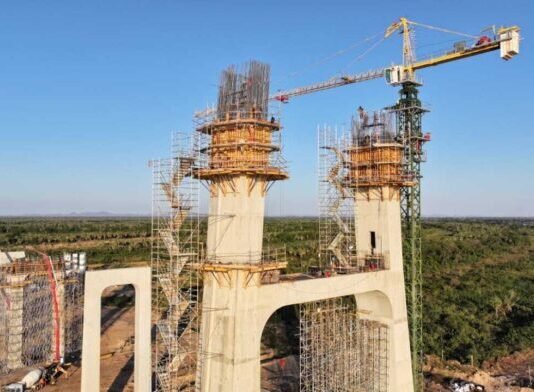 Puente de la Bioceánica, nexo principal del corredor regional, avanza a buen ritmo de construcción