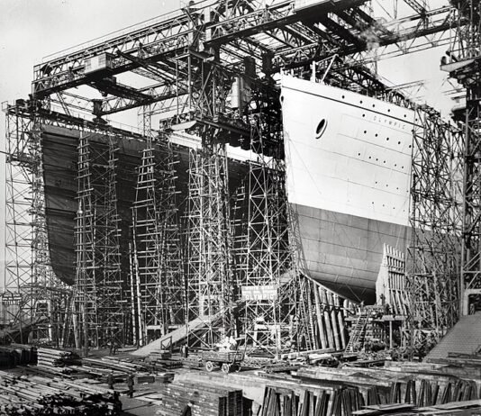 La naviera armadora del siniestrado TITANIC, se declara insolvente y busca financista para evitar disolver la empresa