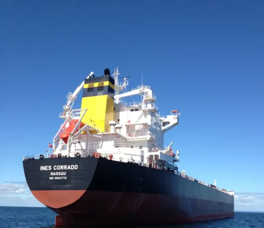 5m³ de Fuel cayó al agua: Autoridad Marítima de Singapur controla derrame durante operación de Bunkering