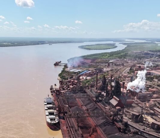 China proyecta un nuevo récord en importaciones de mineral de hierro en 2025