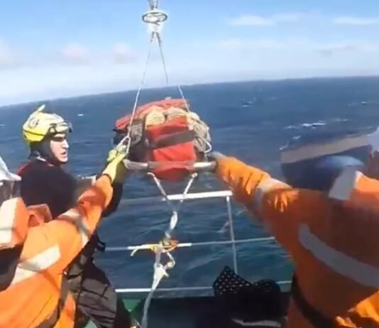 Prefectura Naval Argentina realiza heroico rescate del Capitán Guillermo Tarapow en alta mar