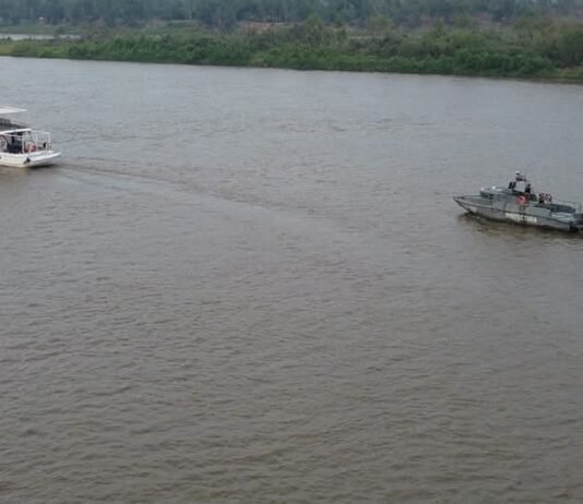 Buque hospital de la Armada navega con destino a Alberdi en su primer viaje de asistencia médica