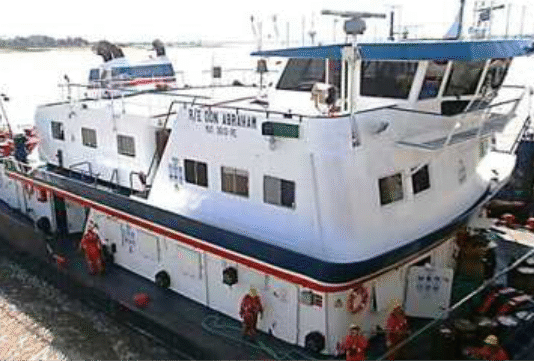 Alerta en el río: remolcador Don Abraham impactó fondo de piedra y lucha contra posible hundimiento