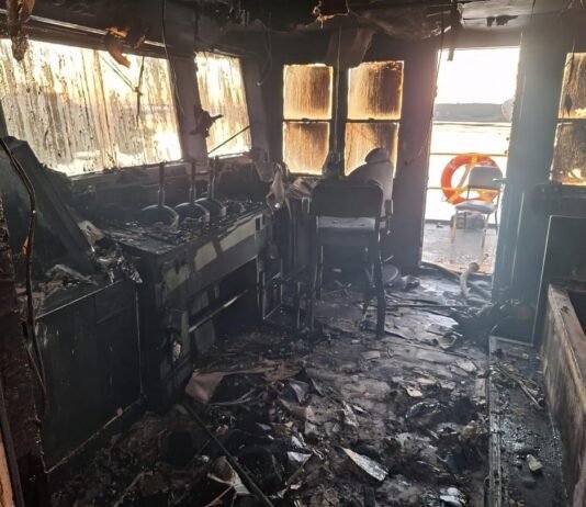 Incendio en el remolcador Julie: cronología oficial y detalles revelados por la Prefectura Naval