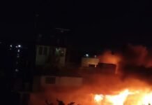 El remolcador JULIE fue devorado por el fuego; todos los tripulantes fueron rescatados