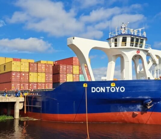 El “Don Toyo” zarpó con récord histórico y certificación internacional, mientras desde Argentina insisten en trabar su avance