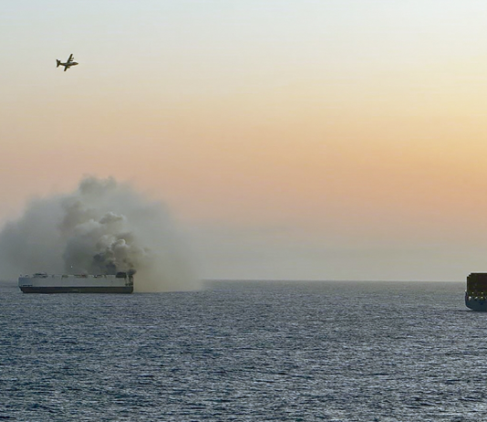 Un incendio a bordo del buque “Morning Midas” deja a la deriva más de 3.000 vehículos frente a las costas de Alaska