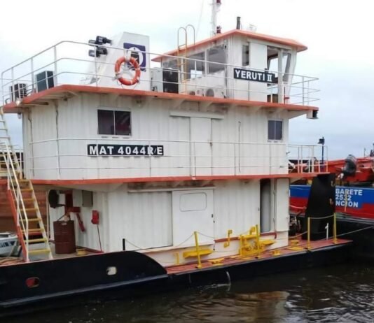 Urgente: Remolcador Yeruti II se dio vuelta campana durante maniobra en astillero