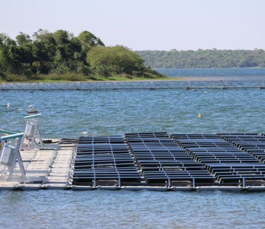 Itaipú da el primer paso en diversificación energética con la puesta en marcha de su planta solar flotante
