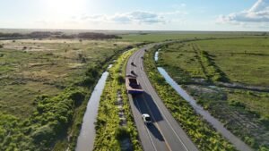 Un gran operativo para la puesta a flote del buque.