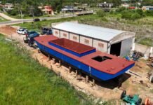 Pilar hace historia con la botadura del primer buque arenero construido íntegramente en la ciudad