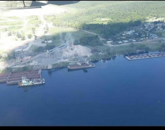 Denuncian presunta operación irregular de barcazas con leasing vencido en puertos del norte del país