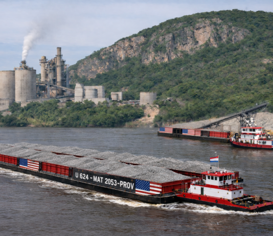 Segundo convoy navega con carga estatal bajo prórroga excepcional